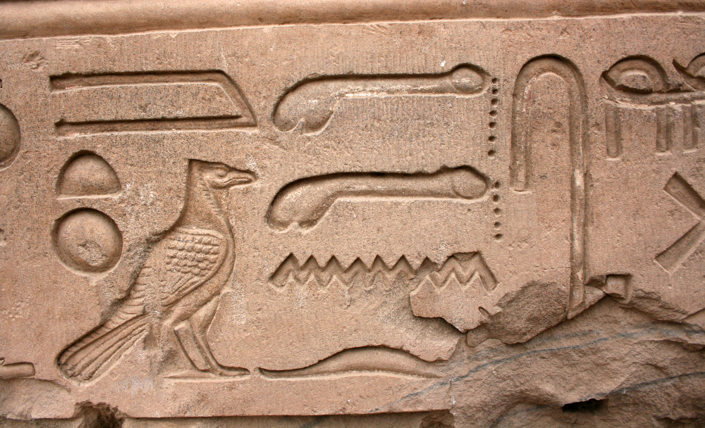 Egyiptomi pénisz. Ősi vallási harcokra utalhat Tutanhamon merev pénisze