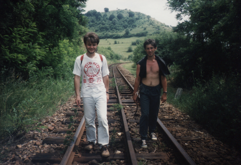 Kacsó Péterrel 1996. július 6-án gyalogolunk Szováta felé - Fotó: Fekete Mónika