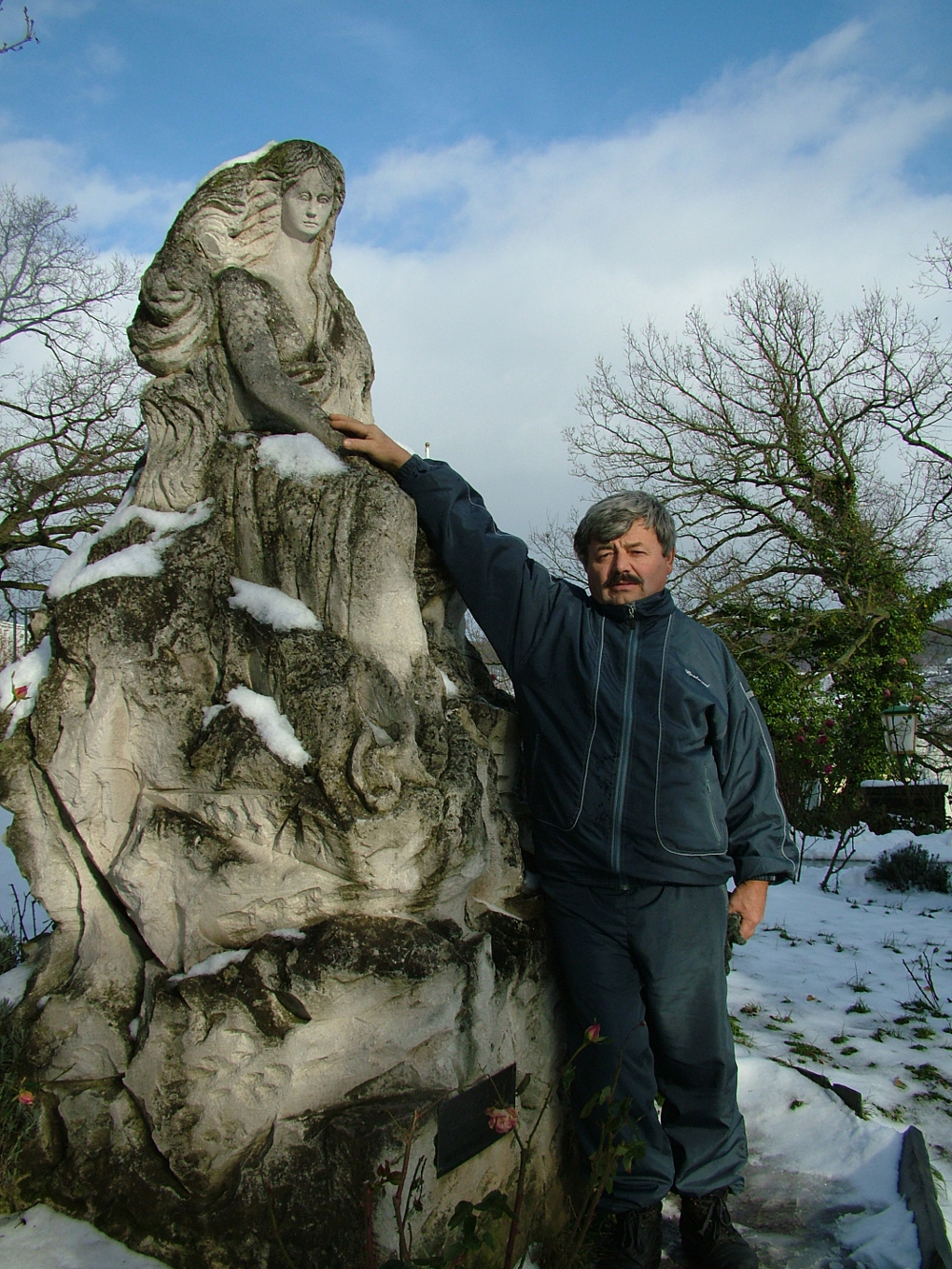 Apum a Loreley szobrával 2005. december 31-én